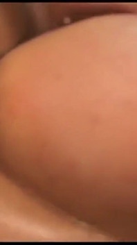 Doświadczony kutas wysysających milf, który uwielbia seks i gorącą spermę lubi brać dużego kutasa w jej cipki