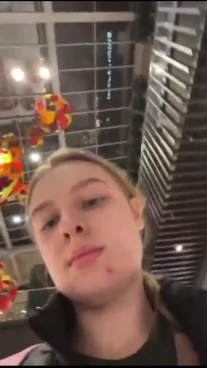 JuiceLussie: Extremes ficken anal in der umkleidekabine