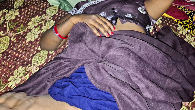 DesiBurChudai: Une femme sexy et sexy se fait baiser à minuit dans...