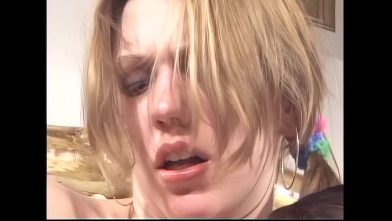 My first cock: Jovens lésbicas no cio