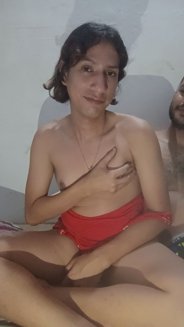 Femboy from Colombia: Sărutări bogate pentru sânii mei bogați