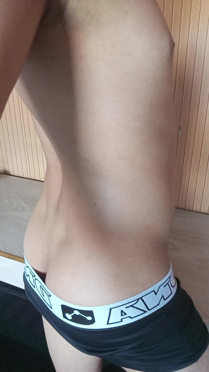 Ray Oliver: White Boy Shows Chests