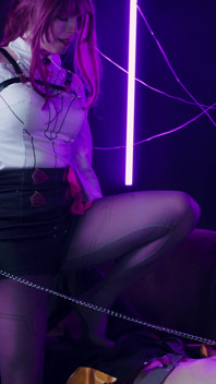 Hot Mom Kafka insegna a Trailblazer una lezione con strap-on - Mollyredwolf