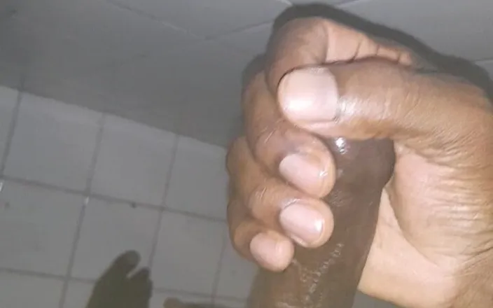 Black guy: Jerking off S6 E8