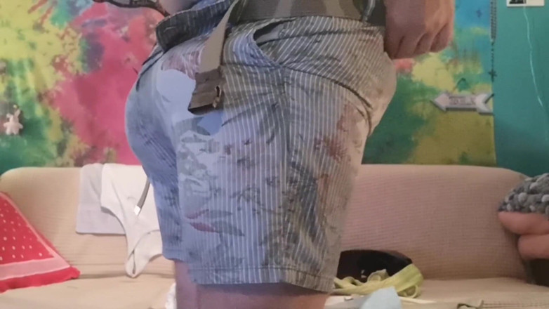 Monster_Meat_: Estos pantalones cortos están apretados y pequeños para mí ahora