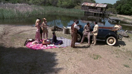 American Idol X: Hot meeting in vintage clothes in the countryside