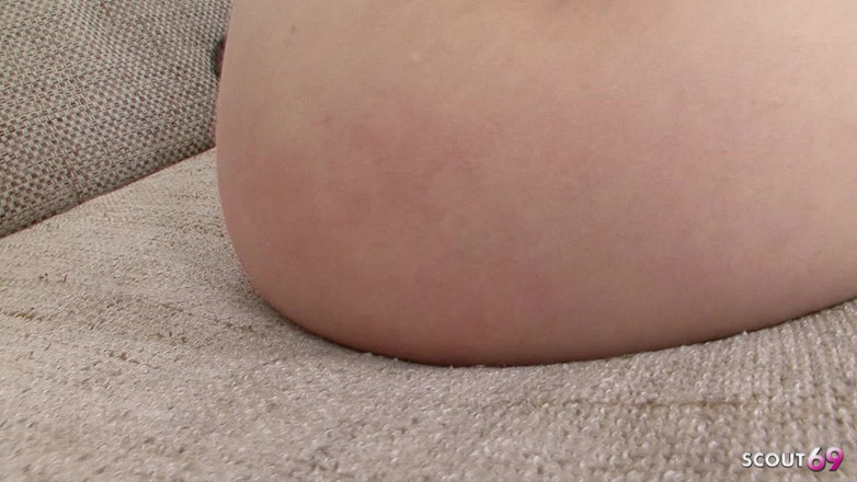 Full porn collection: Nerd przyrodni brat potajemnie rucha blond nastolatkę Anne w jej...