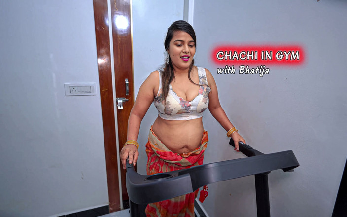 pinki_cute: Desi Chachi Workout in Gym with Saree