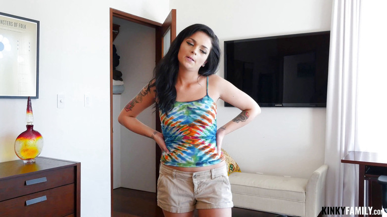 Kinky Family: Compensando a dívida com uma foda