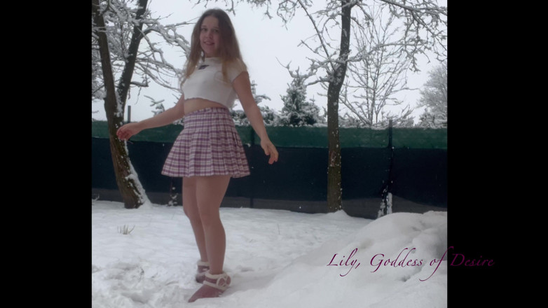 Lily, Goddess of Desire: Little Slut Masturbates Outdoors Puts Ice in Pussy