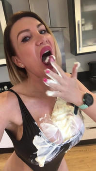 黒の水着乱雑ヌードヨーグルトフェチ舐めそれ