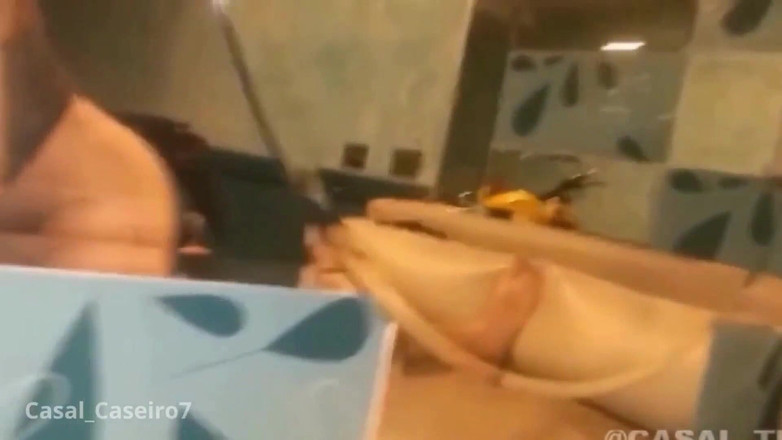 Casal Amador: Cuplu mascat în sex amator cu muie, creampie și ejaculări