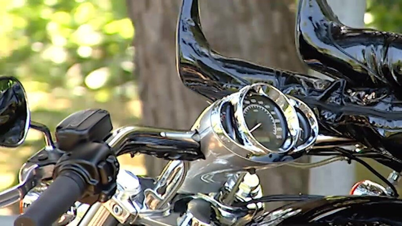 Dark Holes: This Beautiful Biker Shows You the Curves of Her Body...