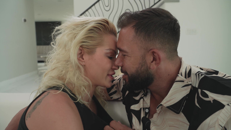 Will Pounder: Gagica blondă este dominată de iubitul ei și îl face să ejaculeze...