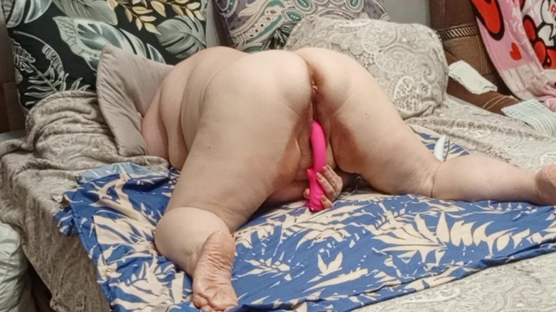 Zona901: Sousedka masturbuje kundičku před sexem