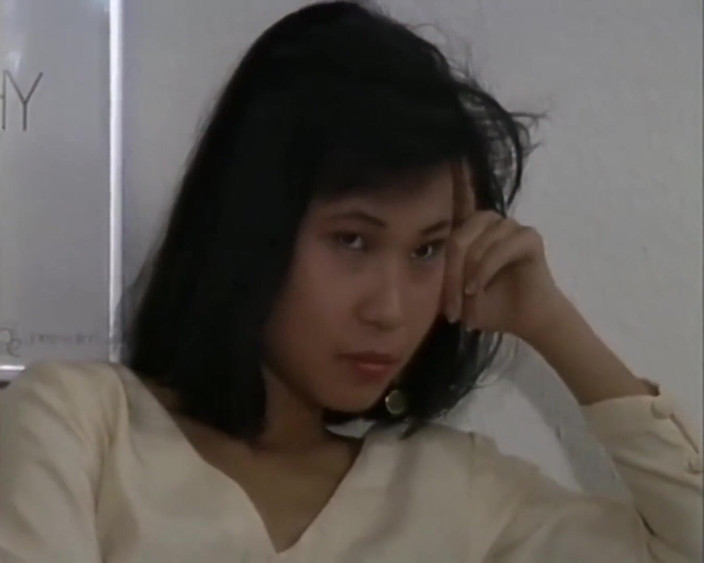 Asian Mature Climax: Asijská brunetka v punčochách dostane anální stříkání ve trojce