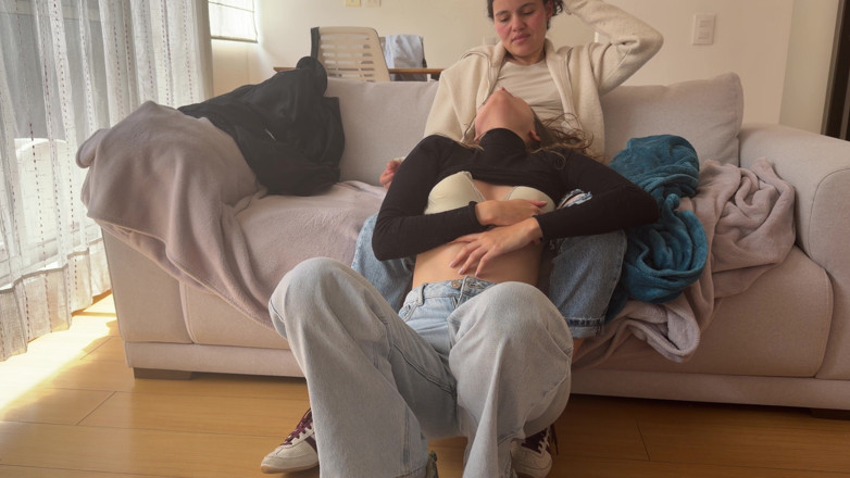scarlettandc: Soția mea își amintește cum să aibă sex romantic lesbian