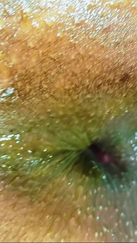 Une grosse demi-sœur se fait enculer, après avoir pris toute la bite dans le cul de la, a commencé à hurler en levrette audio hindi