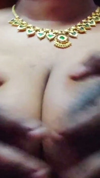 Bhabhi memanggil abang tirinya ke rumahnya