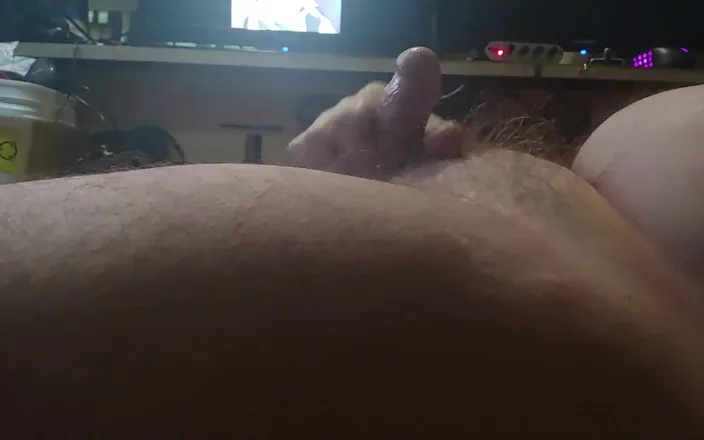 Au79: Masturbating with a Side View
