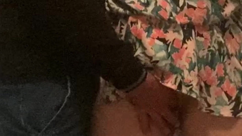 Niki studio: Bästa tunnelbanan! Het MILf sprider ben för mig att röra...
