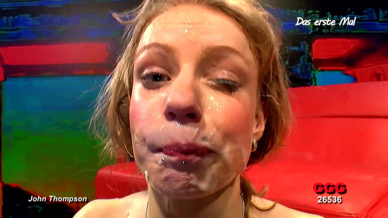 GGG John Thompson Studio: GGG ジョン・トンプソン - タトゥー入りの美女が精液を飲み込み、激しく突かれる