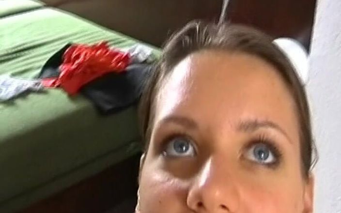 German amateur couples: Первоклассные немецкие тинки получают камшот на лицо после хардкорного тройничка