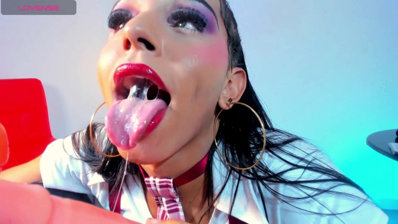 Brittany Gil: Latina Miluje Foukání a Dává 2 Kohouty Do Úst