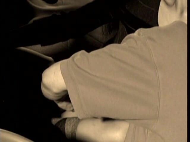 Solo Sensations: Młoda Azjatka dotyka swojej cipki i bierze zmysłowy prysznic