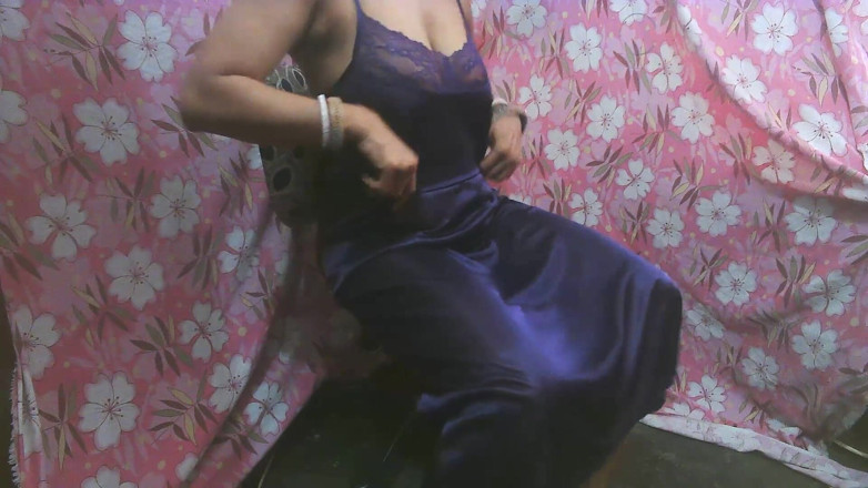 Aakritik346: Bà nội trợ Ấn Độ bhabhi đụ mạnh bởi người hầu