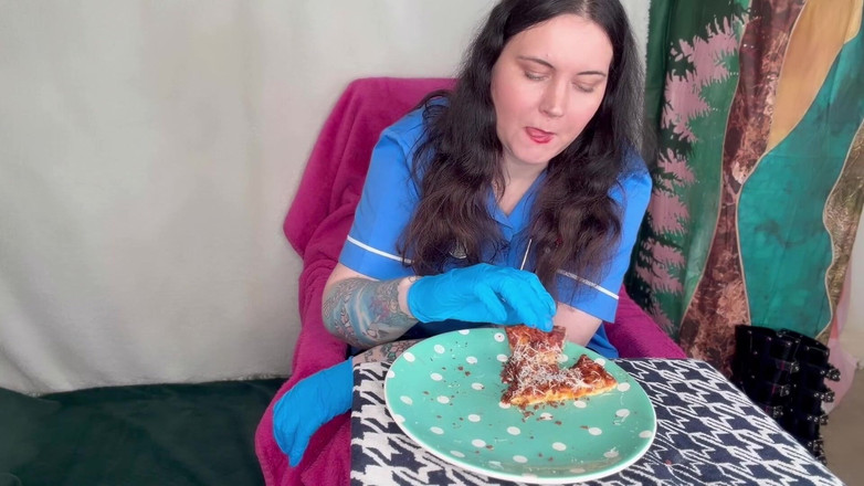 MissFFW: 护士ffw在漫长的一天后吃