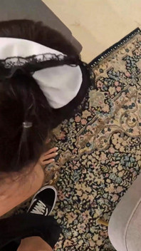 Pamsnusnu, servante sexy, se fait punir par du sexe et une éjaculation sur un verre