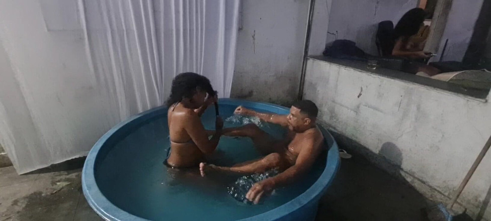 LeoOgro: Havuzda mela Myllena Rios ile seks