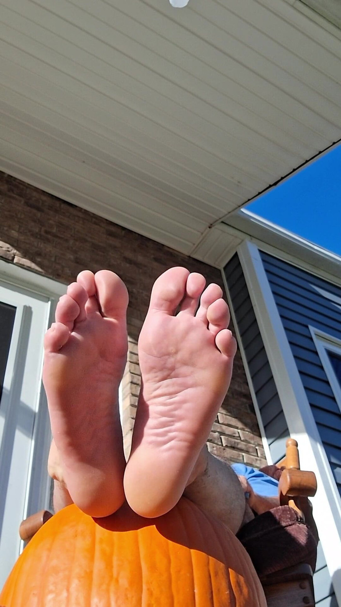 Midsouth Foot Fetish: Pumpkin Feet