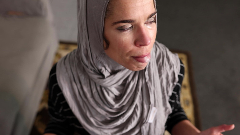 Sammi Starfish: 戴穆斯林头巾熟女 - 口交吞精