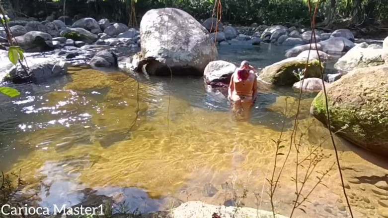 Carioca Master: Une coquine m’a appelé pour aller à la cascade