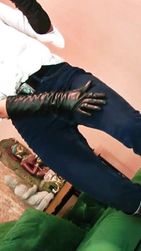 Trò chơi femdom hành hạ bi