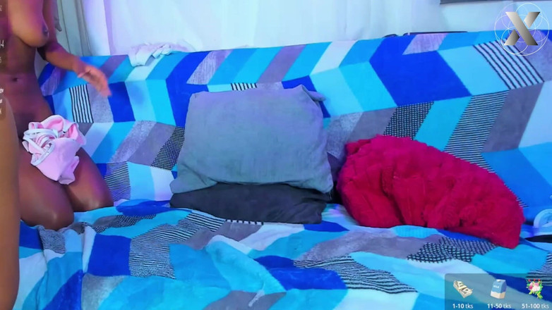 Feet Lovers club: उसकी चूत को तब तक निगल रहा है जब तक कि वह फुहार न खा जाए