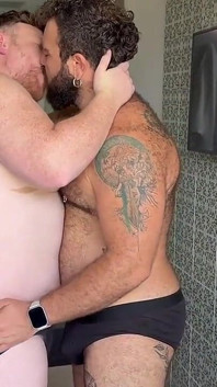 Französisches rothaariges Bärenjunges wird ohne Sattel von Scruffystocky gefickt