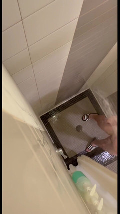 Chase Dixon Butz: Předvádění ve sprše v tělocvičně