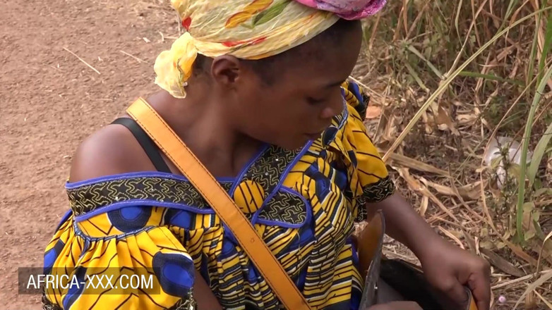 Africa-XXX: Ebony banana seller girl seduced for a hot sex