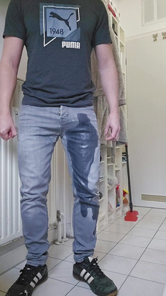 GerMANpiss: Chcaní a sperma v kalhotách a teniskách