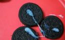 CumArtHD: Есть молоко? Oreos и сперма - сперма на еде 1