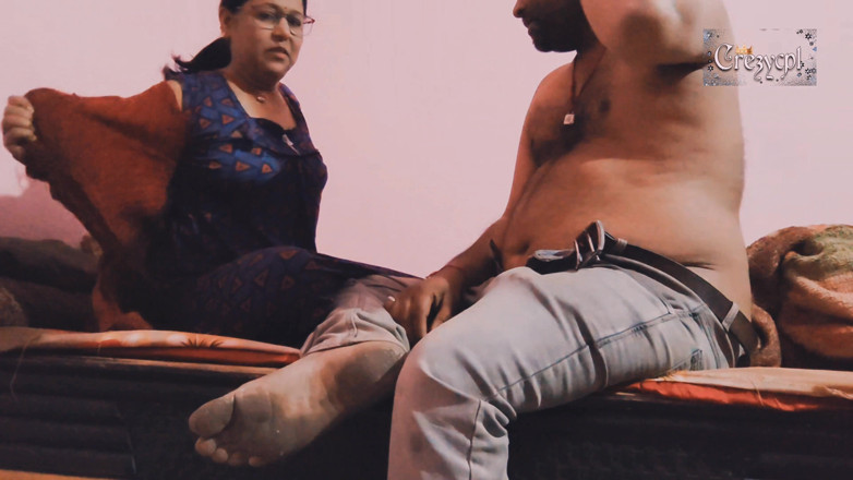 Crezy cpl: Bhabhi lần đầu tiên đút nó vào đít