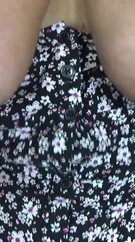 Toket gantung lembut yang aduhai lagi asik ngentot dildo