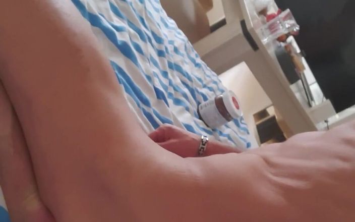 Boy jerking off: 男の子がオナニー