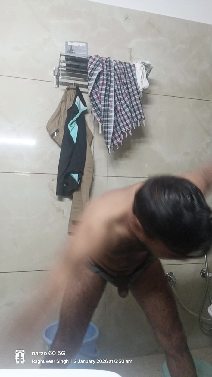 Rajasthani-old-lover: Indianca Rajasthani Desi Man se bucură de duș