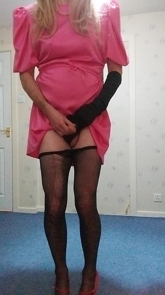 Cindy Belfast: Blonde Sissy Gorgeous Cum in Pink
