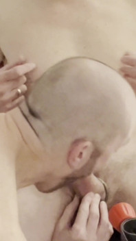 Kouření, šukání a stříkání s nevlastním otcem a jeho bráchou