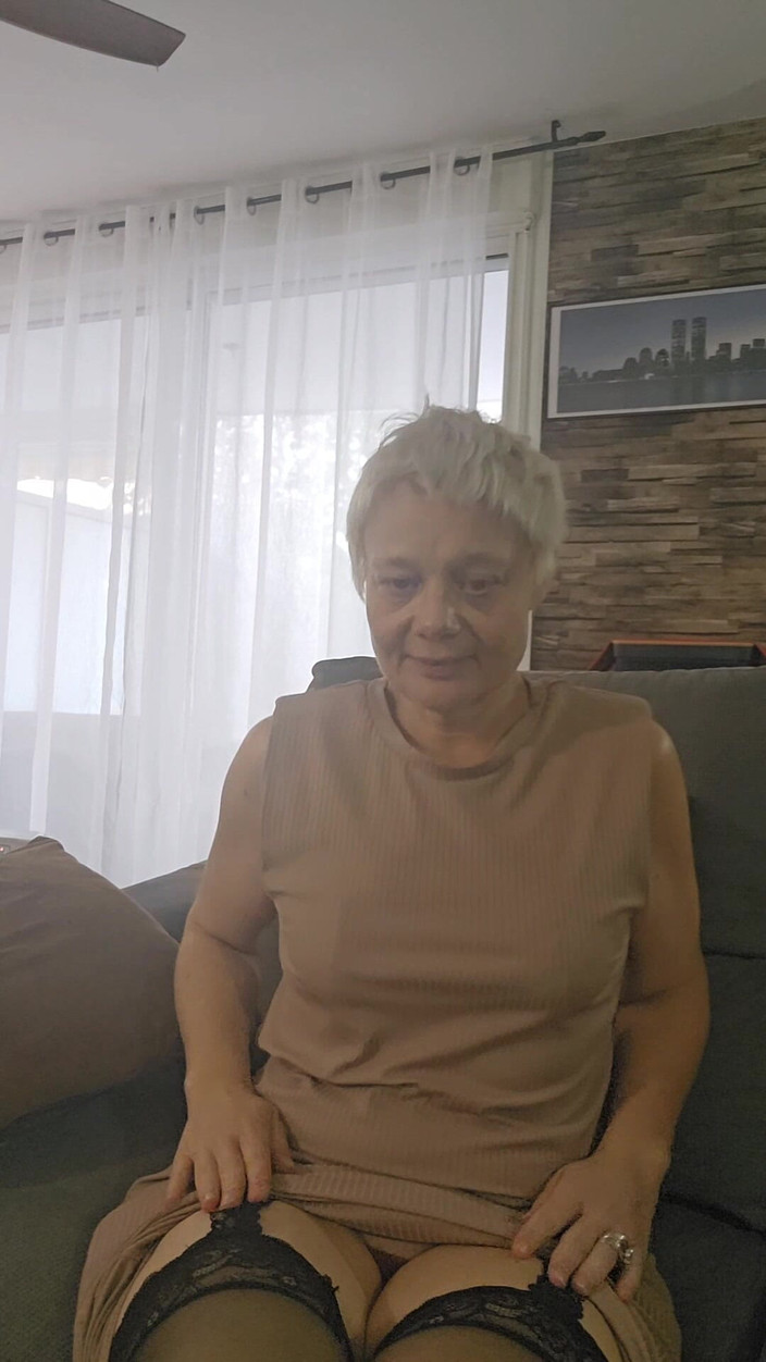 Sofy13: Představuji Si, Že Ví Váš Penis, Který Šuká Mou Mokrou Kundičku Zralé...